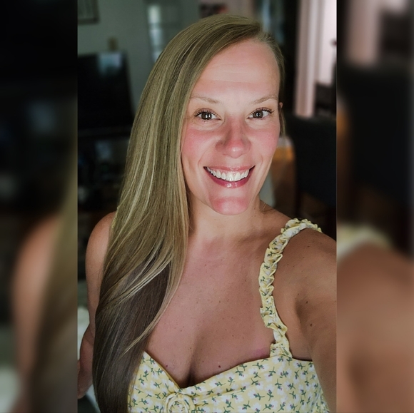 Meet your Posher, Sheri! - Picture 1 of 3